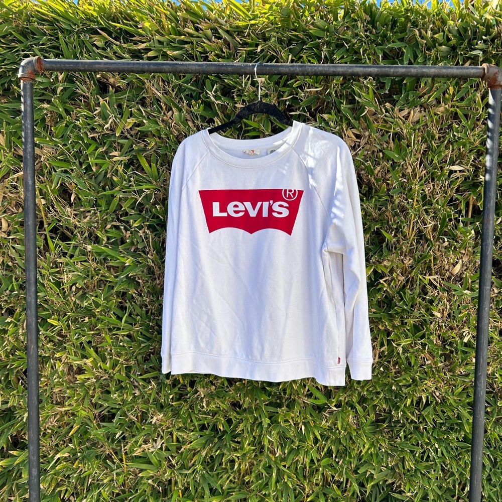 Classic Levi Sweater, Fresh Streetwear